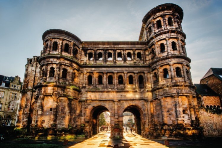 Porta Nigra - © Alex Tihonovs/shutterstock.com