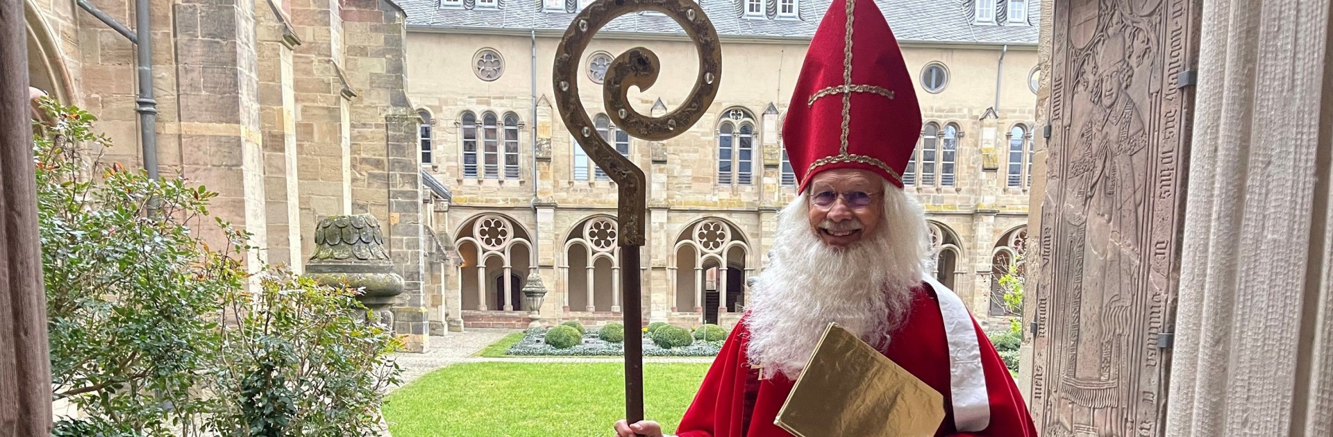 Saint Nicolas dans le cloître de la cathédrale de Trèves - © Michael Strobel